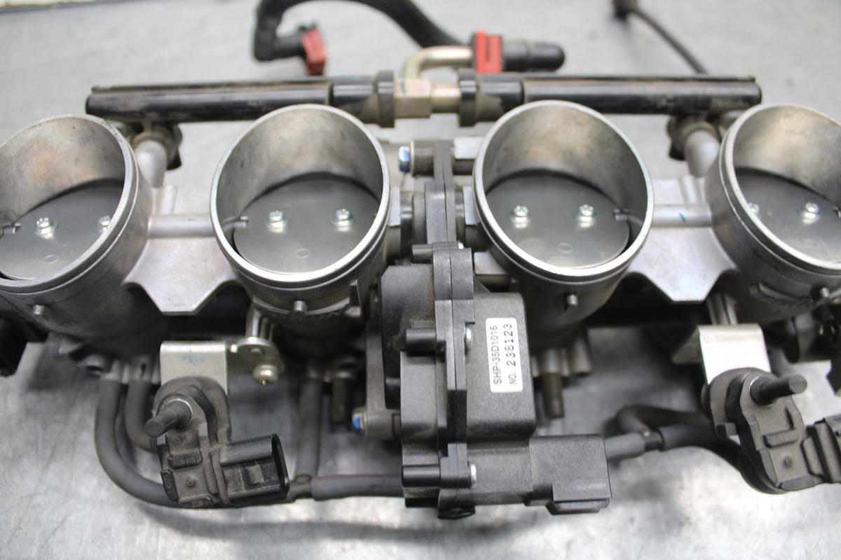 13-18 KAWASAKI NINJA ZX6R MAIN FUEL INJECTORS / THROTTLE BODIES BB682