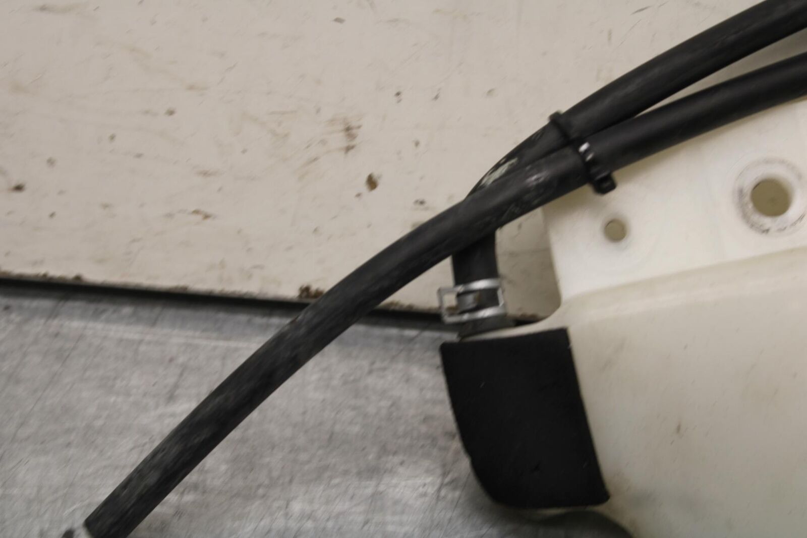 2011 Suzuki GSXR1000 COOLANT WATER TANK RESERVOIR BOTTLE 17910-47H00 BB96