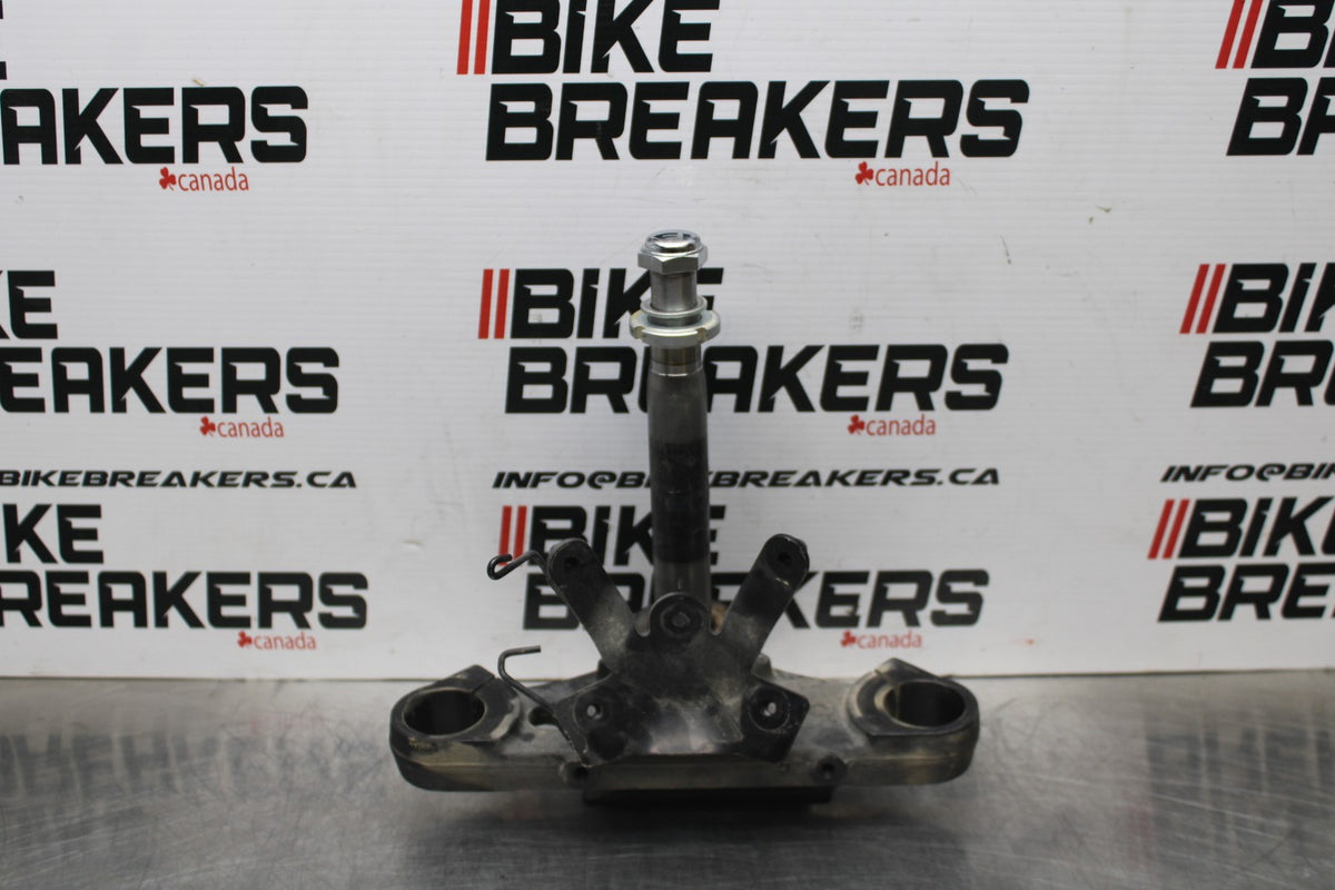 15 SUZUKI BOULEVARD C50 FRONT FORKS CLAMP LOWER TRIPLE TREE STEM BB775