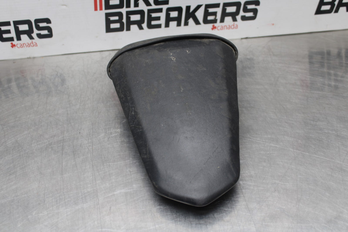 22-25 YAMAHA YZF R7 REAR BACK PASSENGER TANDEM SEAT PAD SADDLE PILLION BB769