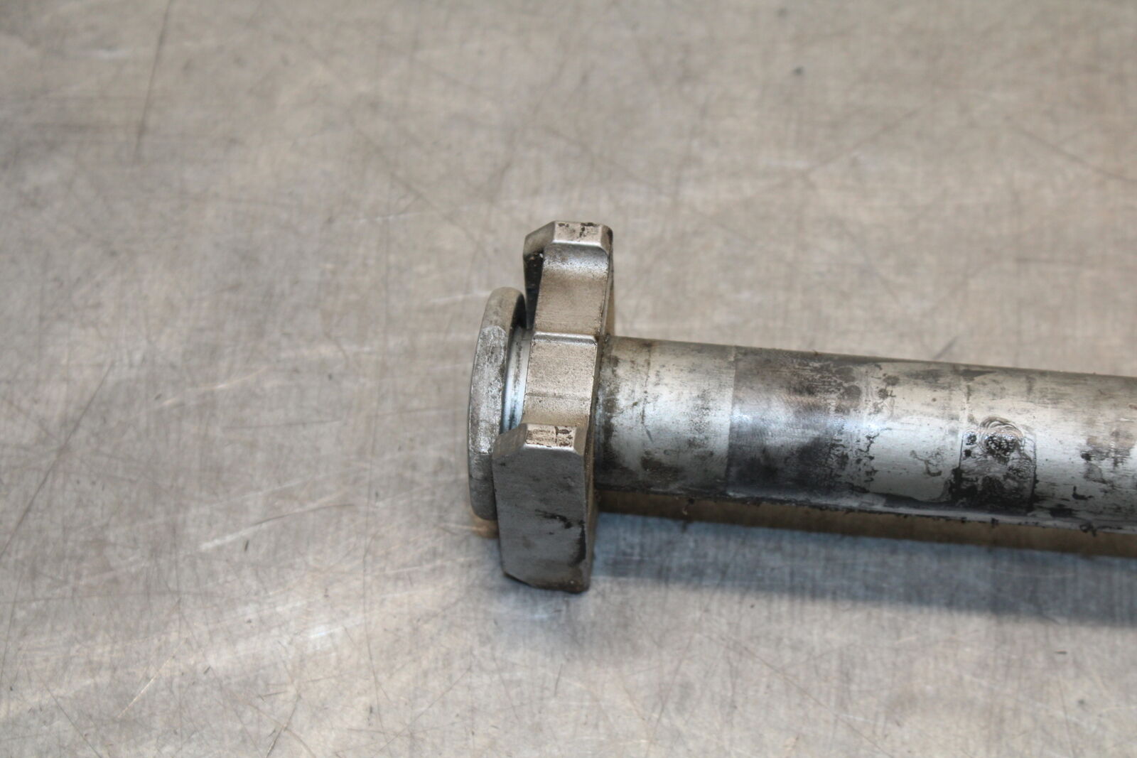 05-06 HONDA CBR600RR REAR AXLE BACK WHEEL BOLT AXEL 42301-MEE-D00  BB655