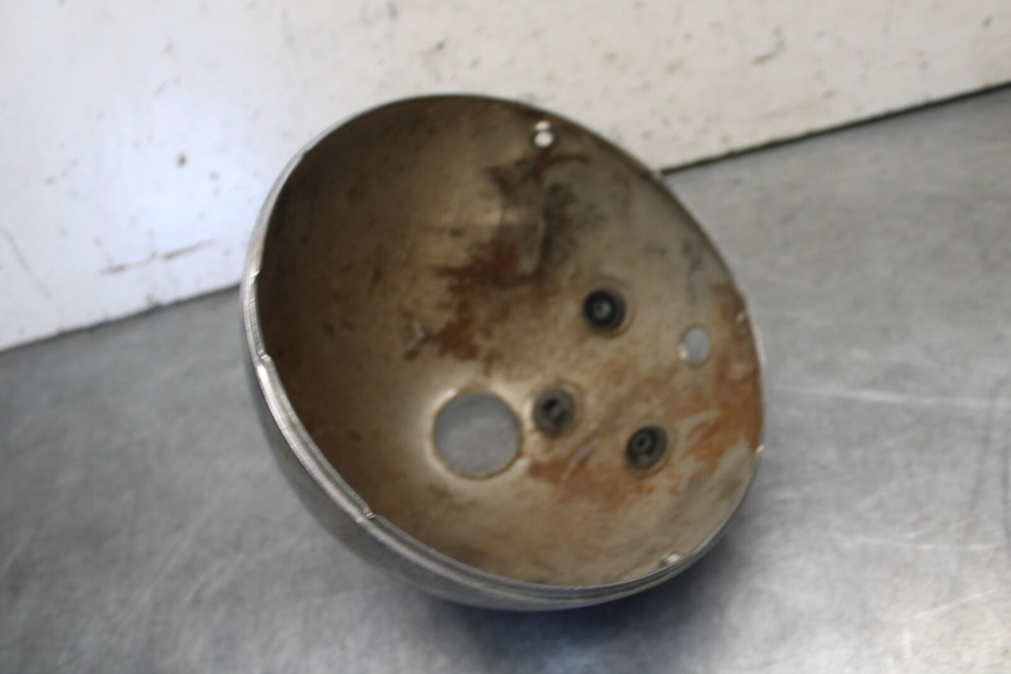 05-09 SUZUKI BOULEVARD C90 HEADLIGHT CASE HOUSING BUCKET BB692