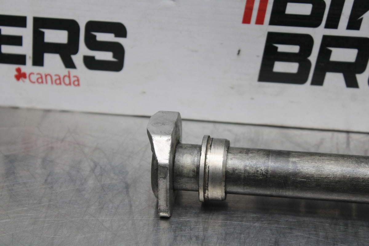 09 SUZUKI GSXR1000 REAR AXLE BACK WHEEL RIM PIVOT BOLT AXEL BB777