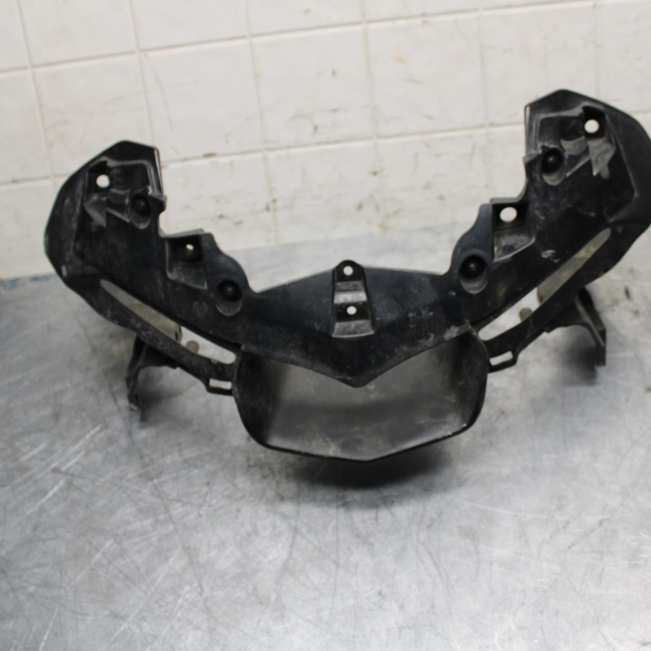 18 YAMAHA YZF R1  FRONT CENTER COWL FAIRING STAY BB473