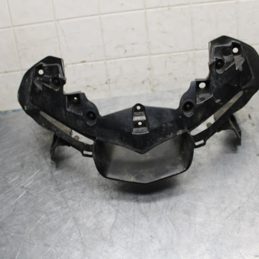 18 YAMAHA YZF R1  FRONT CENTER COWL FAIRING STAY BB473