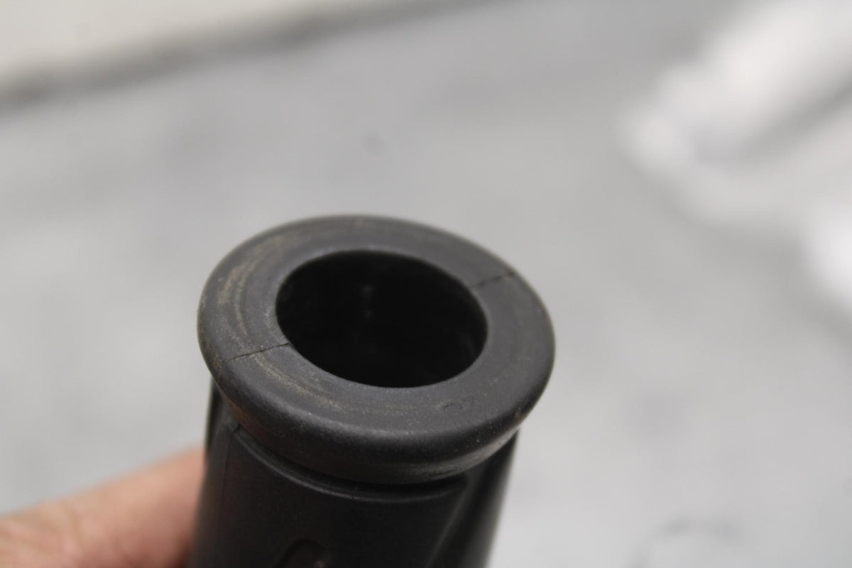 15-16 KAWASAKI EX300 RIGHT THROTTLE GRIP BB635