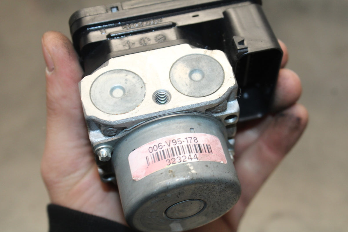 23 KAWASAKI Z900RS ABS PUMP UNIT MODULE BB935