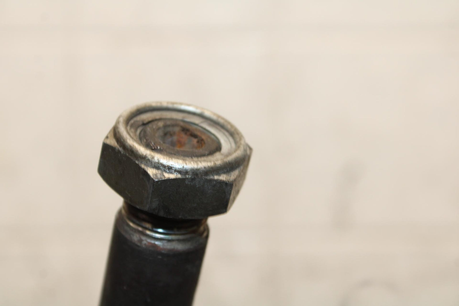 2006 Honda CBR600F4i REAR AXLE BACK WHEEL RIM PIVOT BOLT AXEL BB567