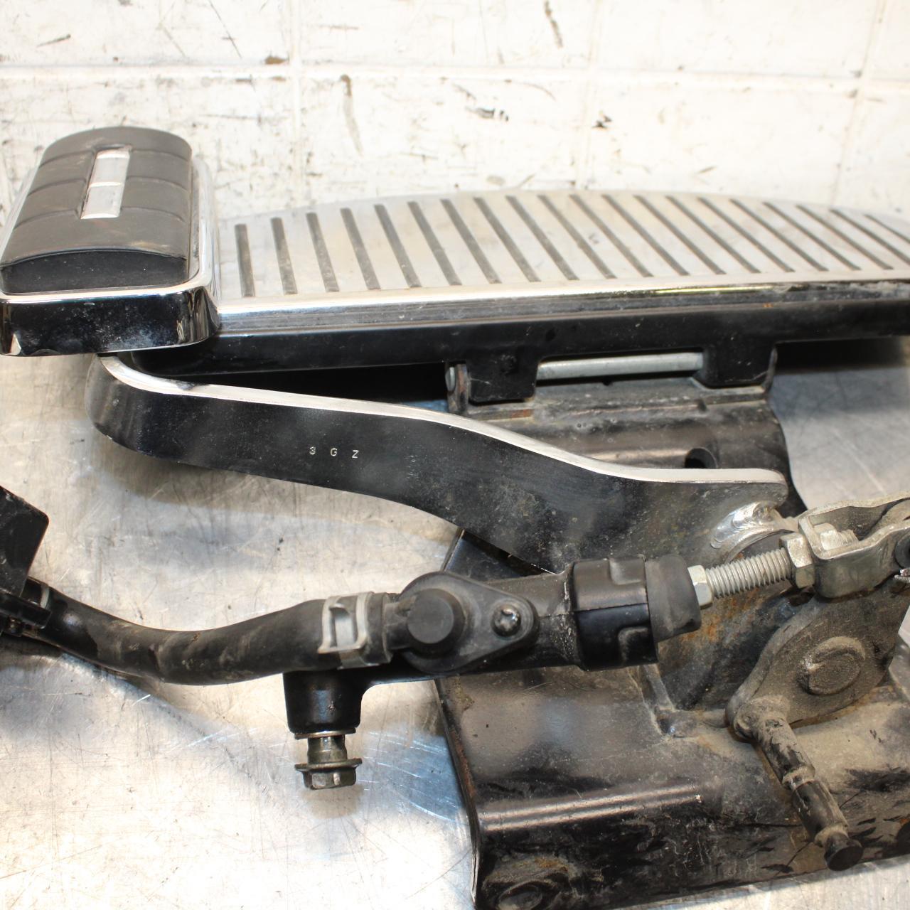 2004 Suzuki Intruder 1500 VL1500 REAR BRAKE MASTER CYLINDER W RESERVOIR BB573