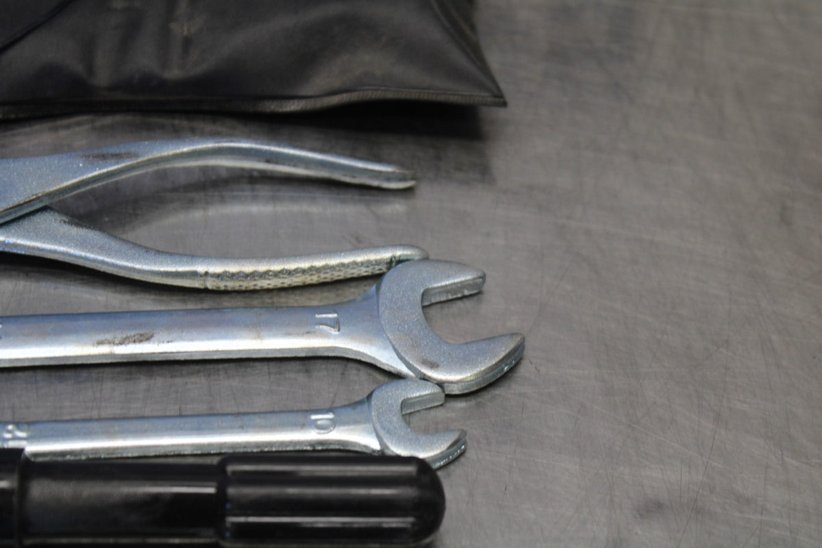 18 SUZUKI GSXR750 STOCK TOOLS OEM TOOL BAG KIT SET BB891