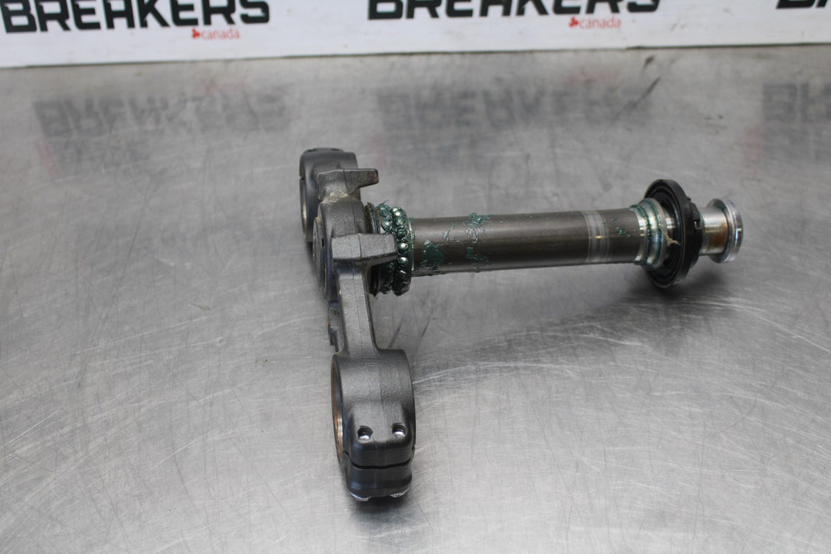 25 KAWASAKI Z900 FRONT FORKS CLAMP LOWER TRIPLE TREE STEM BB928