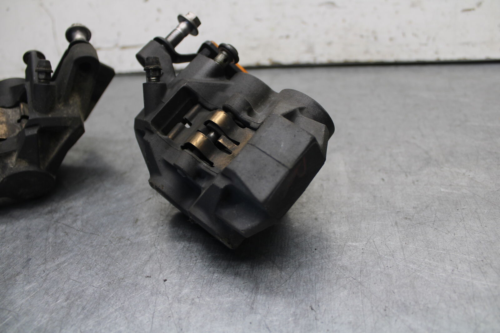 08-09 YAMAHA YZF R6S RIGHT LEFT FRONT BRAKE CALIPER SET PAIR CALIPERS  BB690
