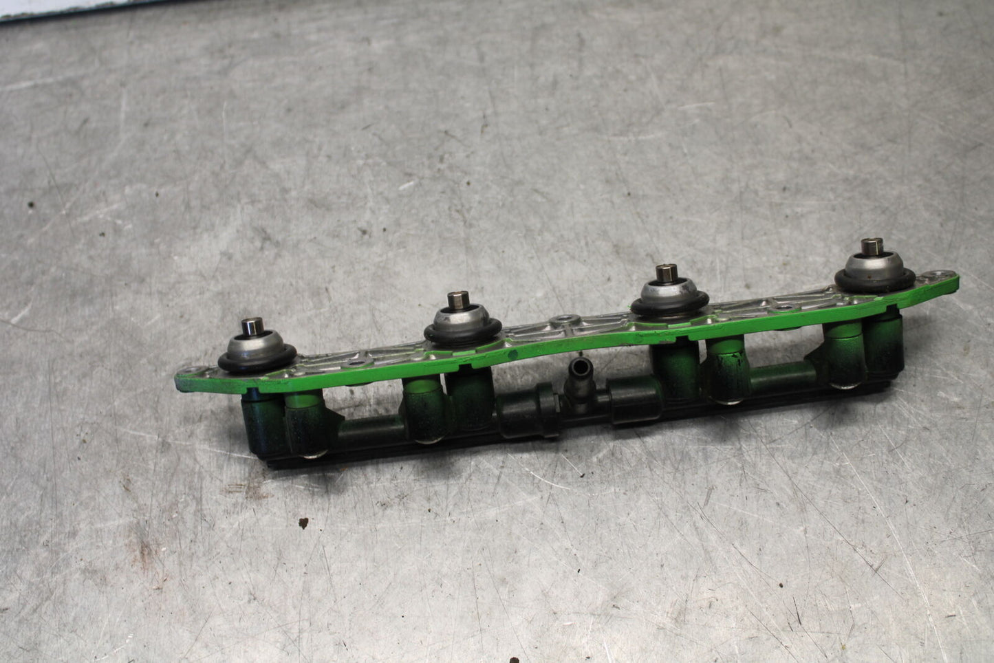 09-12 KAWASAKI NINJA ZX6R ZX600R SECONDARY FUEL INJECTORS TOP GAS RAIL BB656