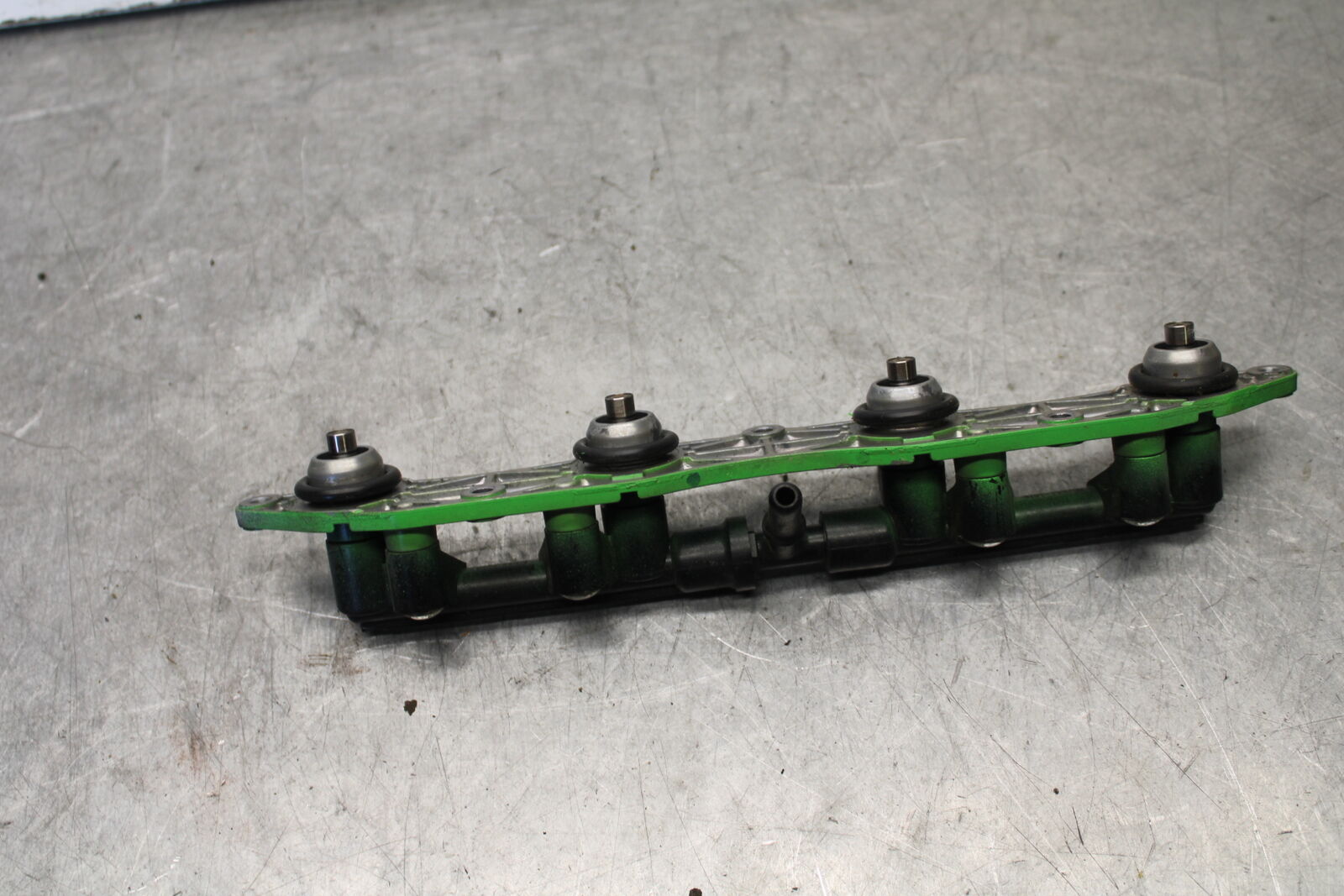 09-12 KAWASAKI NINJA ZX6R ZX600R SECONDARY FUEL INJECTORS TOP GAS RAIL BB656