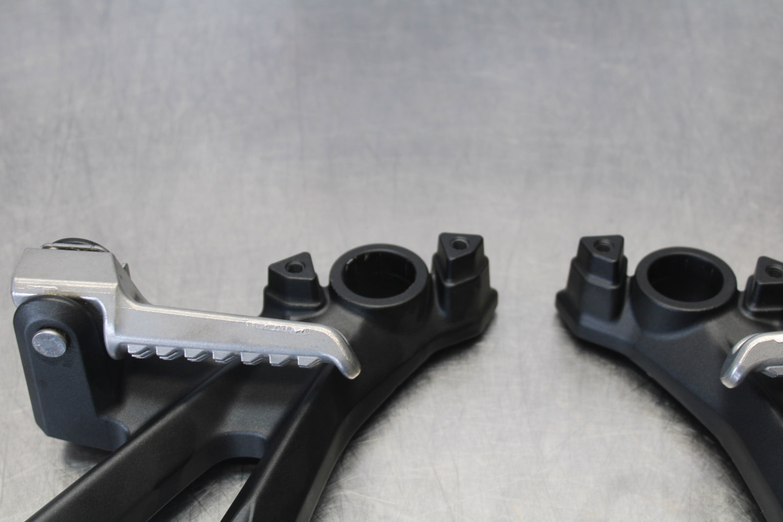 23-24 KAWASAKI NINJA ZX14R REAR BACK PASSENGER PEG SET PAIR BB169