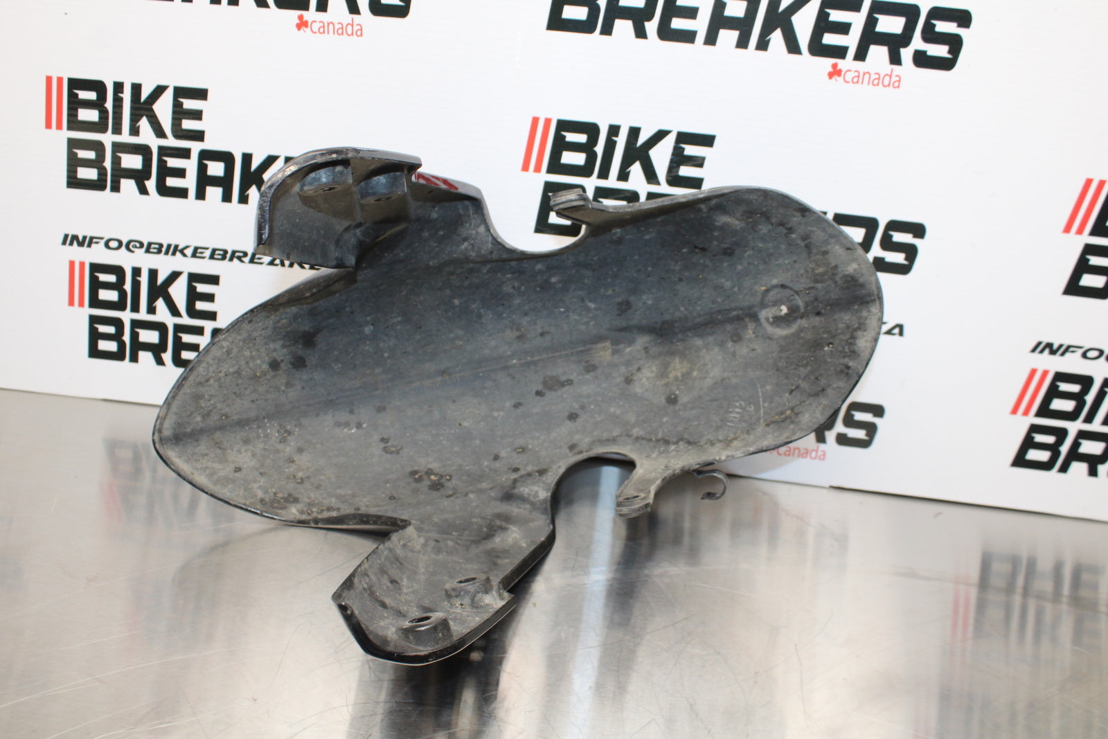 11 SUZUKI GSXR1000 FRONT WHEEL FENDER COWL FAIRING BB142