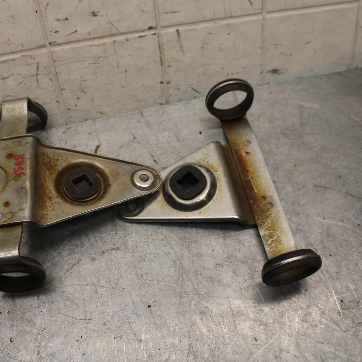 82-83 SUZUKI GS1100GL FRONT TURN SIGNAL MOUNT BRACKET HEADLIGHT BB30