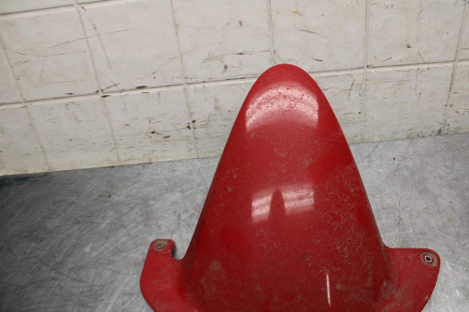 05-06 HONDA CBR600RR RED REAR BACK WHEEL TIRE HUGGER FENDER 80120-MEE-D00 BB479