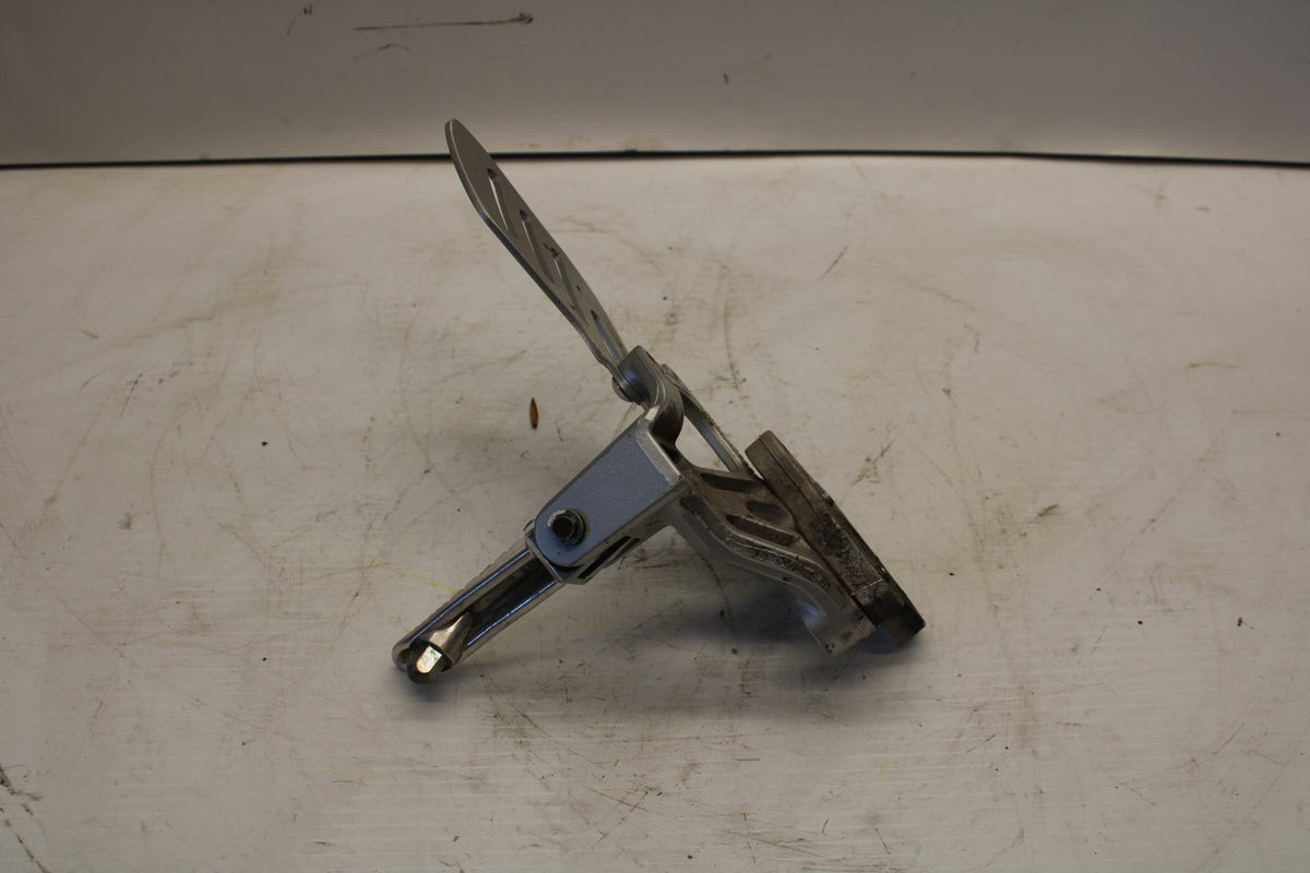 08-09 SUZUKI GSXR600 LEFT REARSET REAR SET DRIVER FOOT PEG BRACKET MOUNT BB262