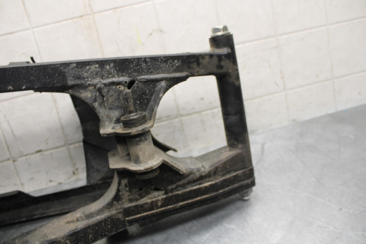 2013 Kawasaki Ninja 300 EX300B ABS REAR SWINGARM BACK SUSPENSION SWING ARM BB518