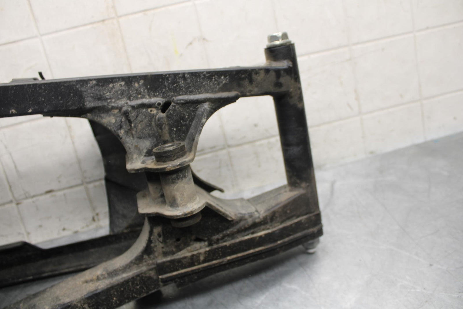 2013 Kawasaki Ninja 300 EX300B ABS REAR SWINGARM BACK SUSPENSION SWING ARM BB518