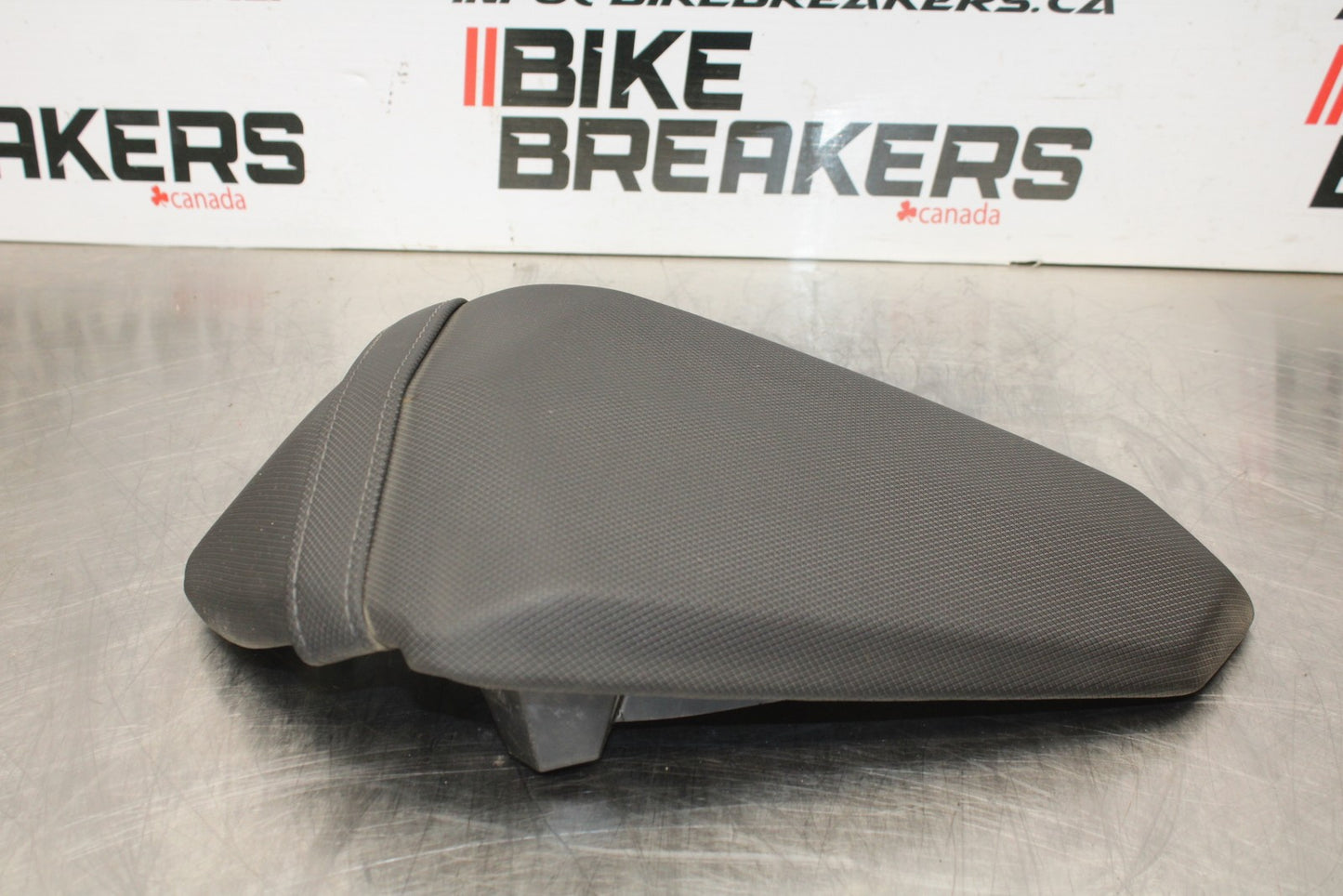 18-23 KAWASAKI NINJA 400 EX400 ABS REAR BACK PASSENGER SEAT PAD SADDLE BB177