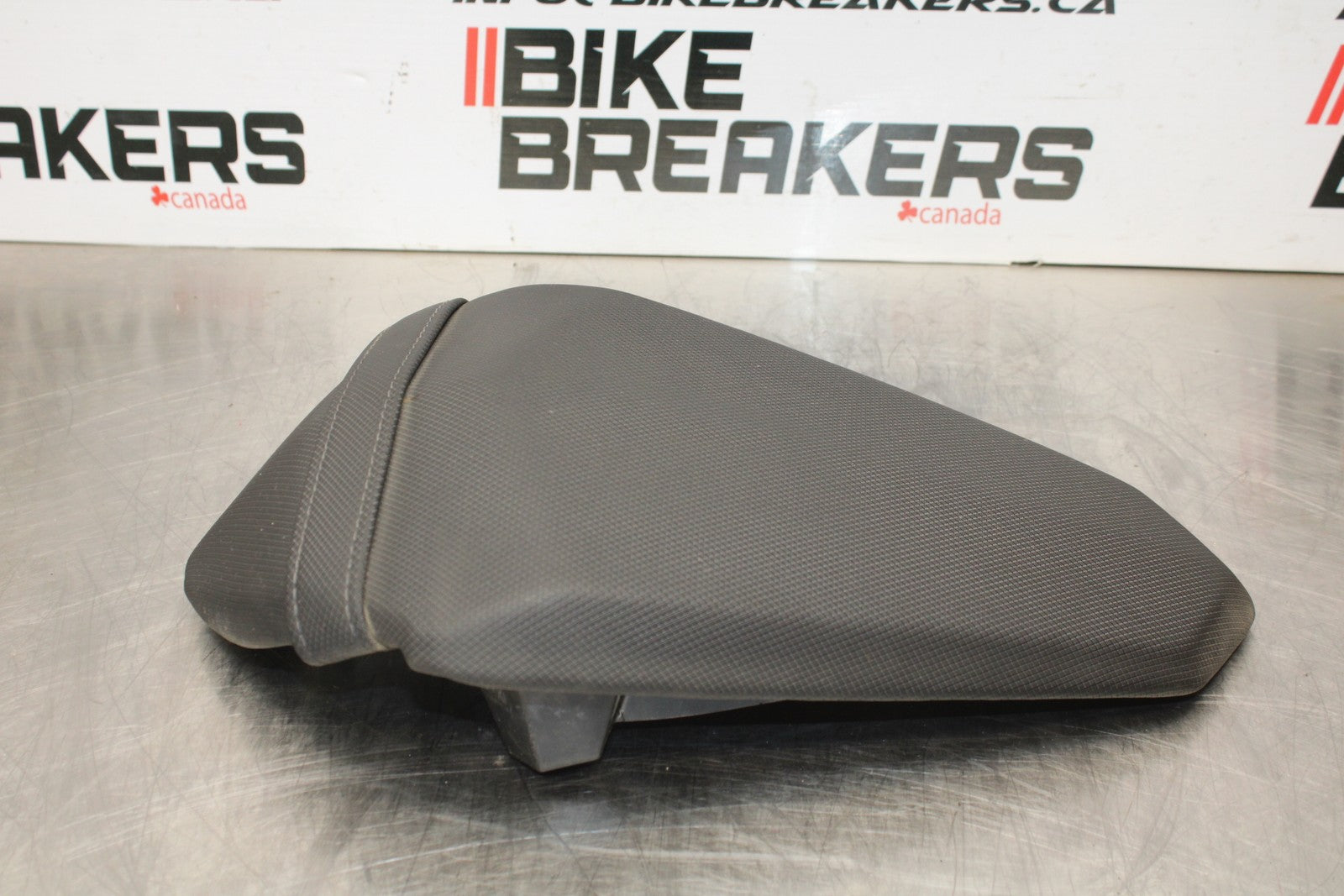 18-23 KAWASAKI NINJA 400 EX400 ABS REAR BACK PASSENGER SEAT PAD SADDLE BB177