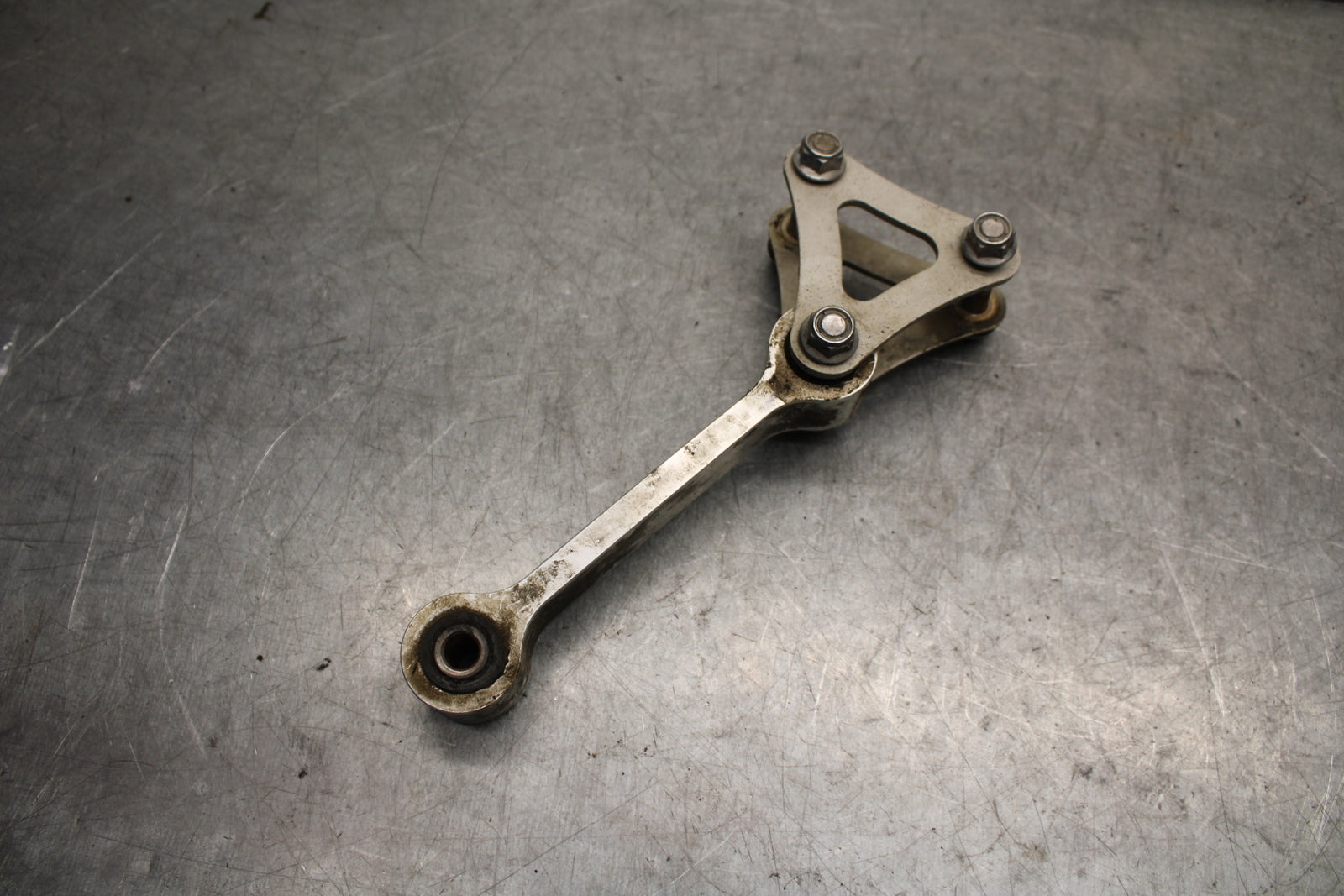 09-11 TRIUMPH DAYTONA 675 REAR DOGBONE SHOCK LINKAGE LINK BB652