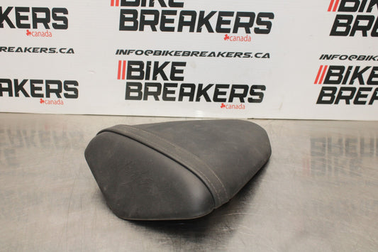 08 KAWASAKI NINJA ZX10R REAR BACK PASSENGER TANDEM SEAT PAD SADDLE PILLION BB201