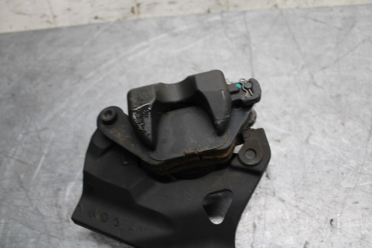 2015 Yamaha YZF R3 REAR BACK BRAKE CALIPER W MOUNT BRACKET 1WD-F580W-01-00 BB526