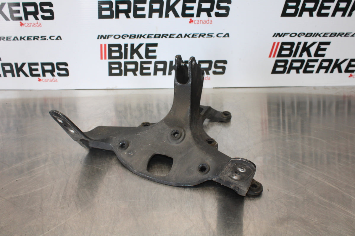07-08 YAMAHA YZF R1 UPPER FAIRING MIRROR GAUGES STAY BRACKET BB160