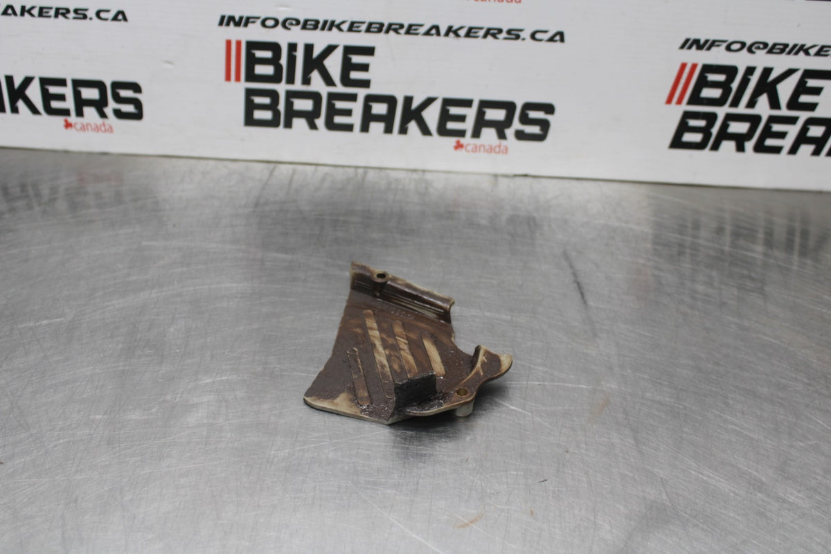 02 DUCATI MONSTER 620 ENGINE SPROCKET COVER BB851
