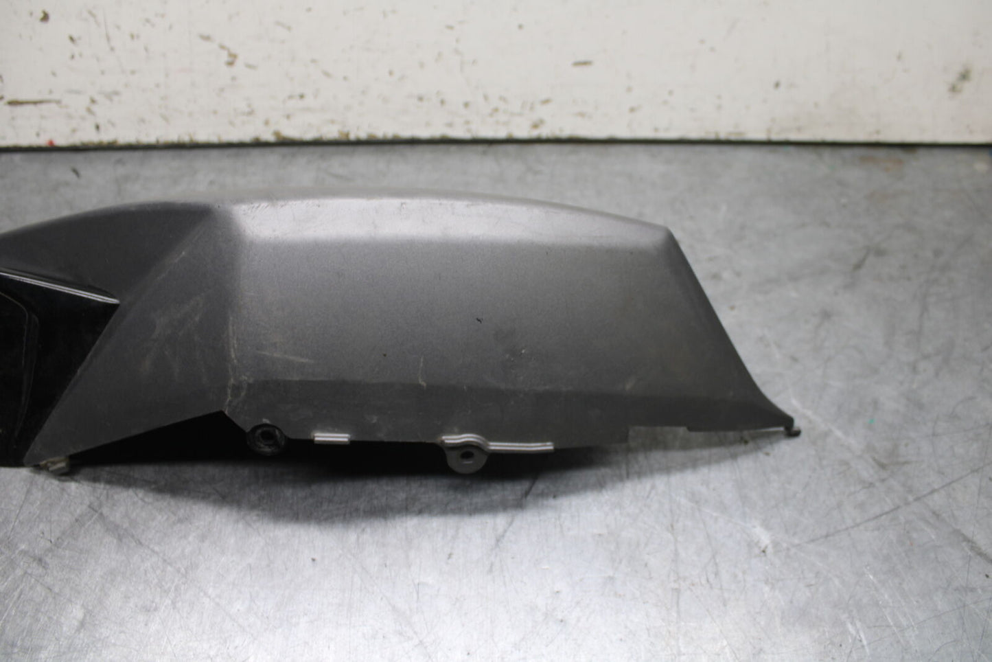 08-10 SUZUKI GSXR 600  RIGHT REAR BACK TAIL FAIRING COWL SHROUD BB101