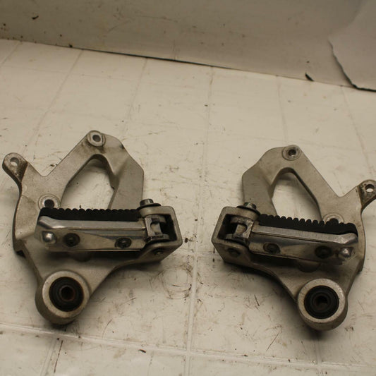 93-96 SUZUKI GSXR1100W REAR BACK PASSENGER PEG SET PAIR BB12