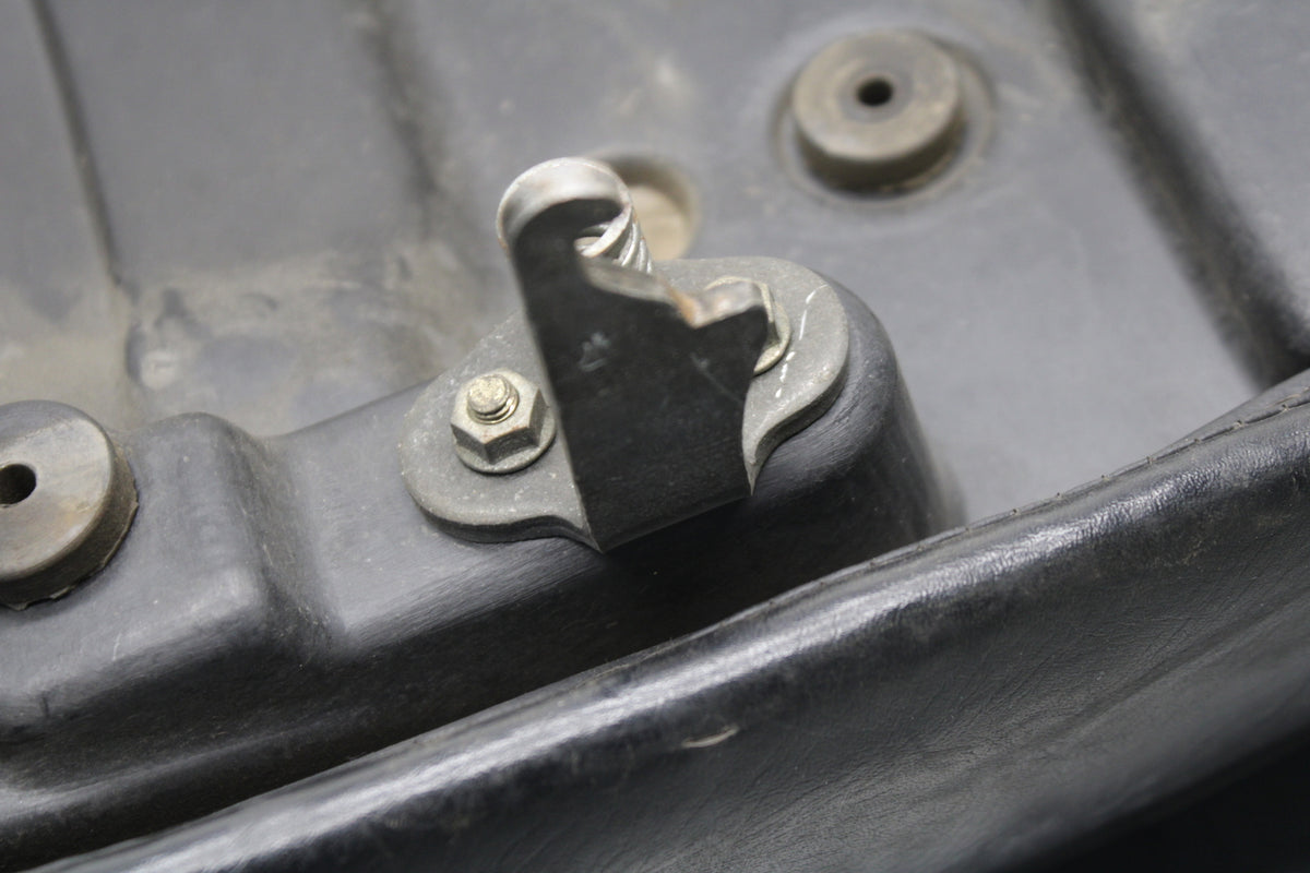 82-83 YAMAHA MAXIM 750 FRONT DRIVERS SEAT BB671