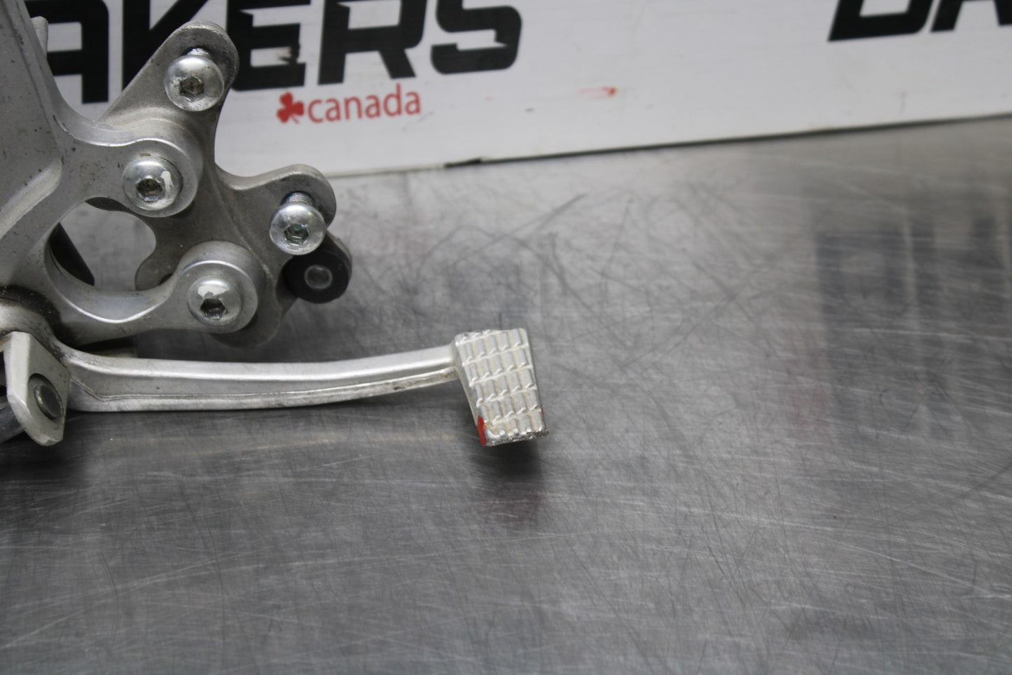 07 SUZUKI GSXR1000 RIGHT REARSET REAR SET DRIVER FOOT PEG REST STOP BB770