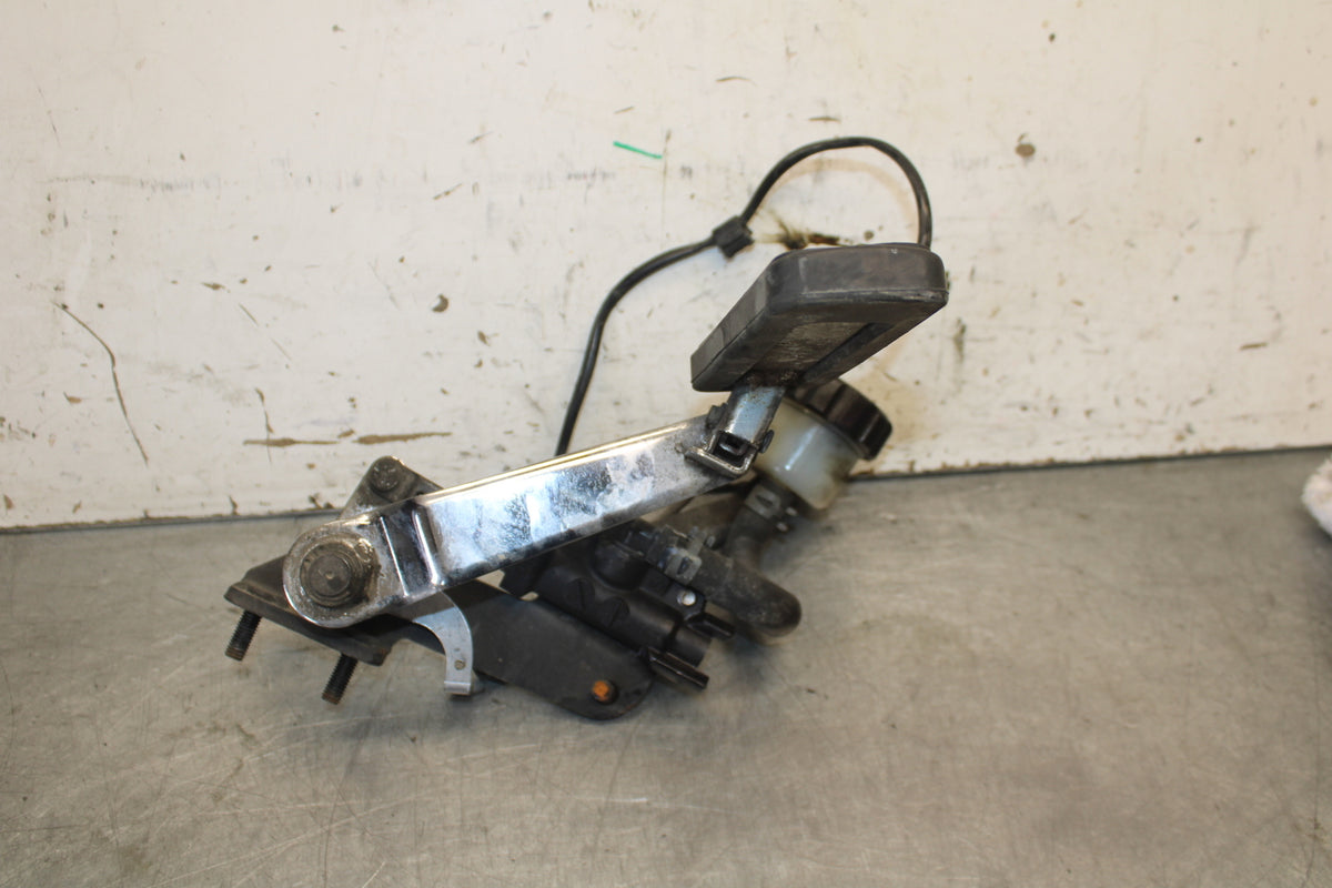 05-06 YAMAHA ROAD STAR XV1700A REAR BACK BRAKE MASTER CYLINDER W RESERVOIR BB703