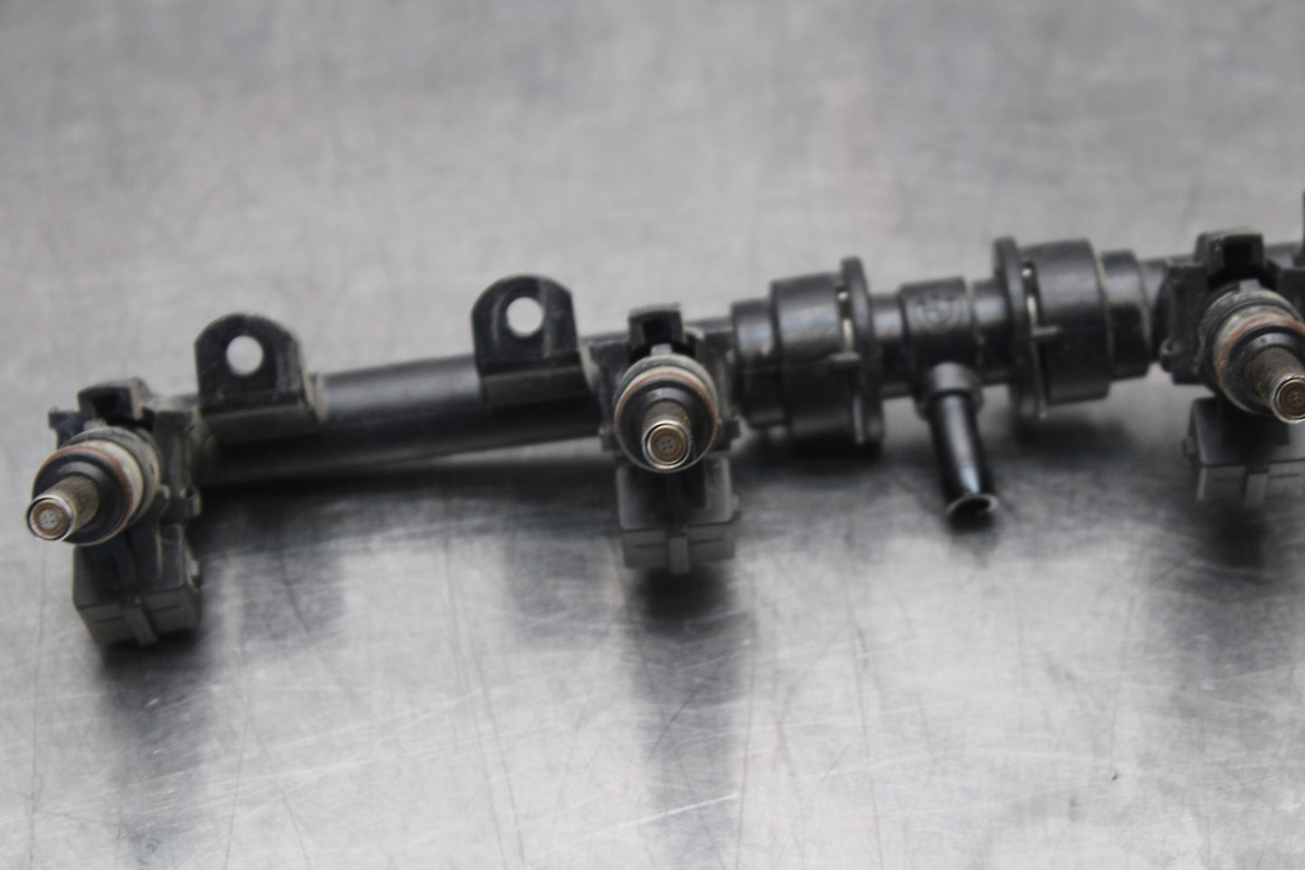 12-14 BMW S1000RR SECONDARY FUEL INJECTORS TOP AIRBOX GAS RAIL BB204