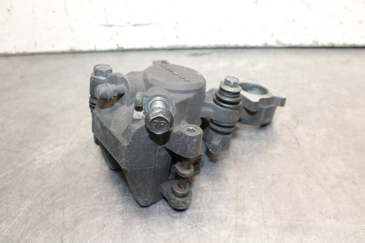 08-10 SUZUKI GSXR 600 REAR BACK BRAKE CALIPER W MOUNT BRACKET BB116