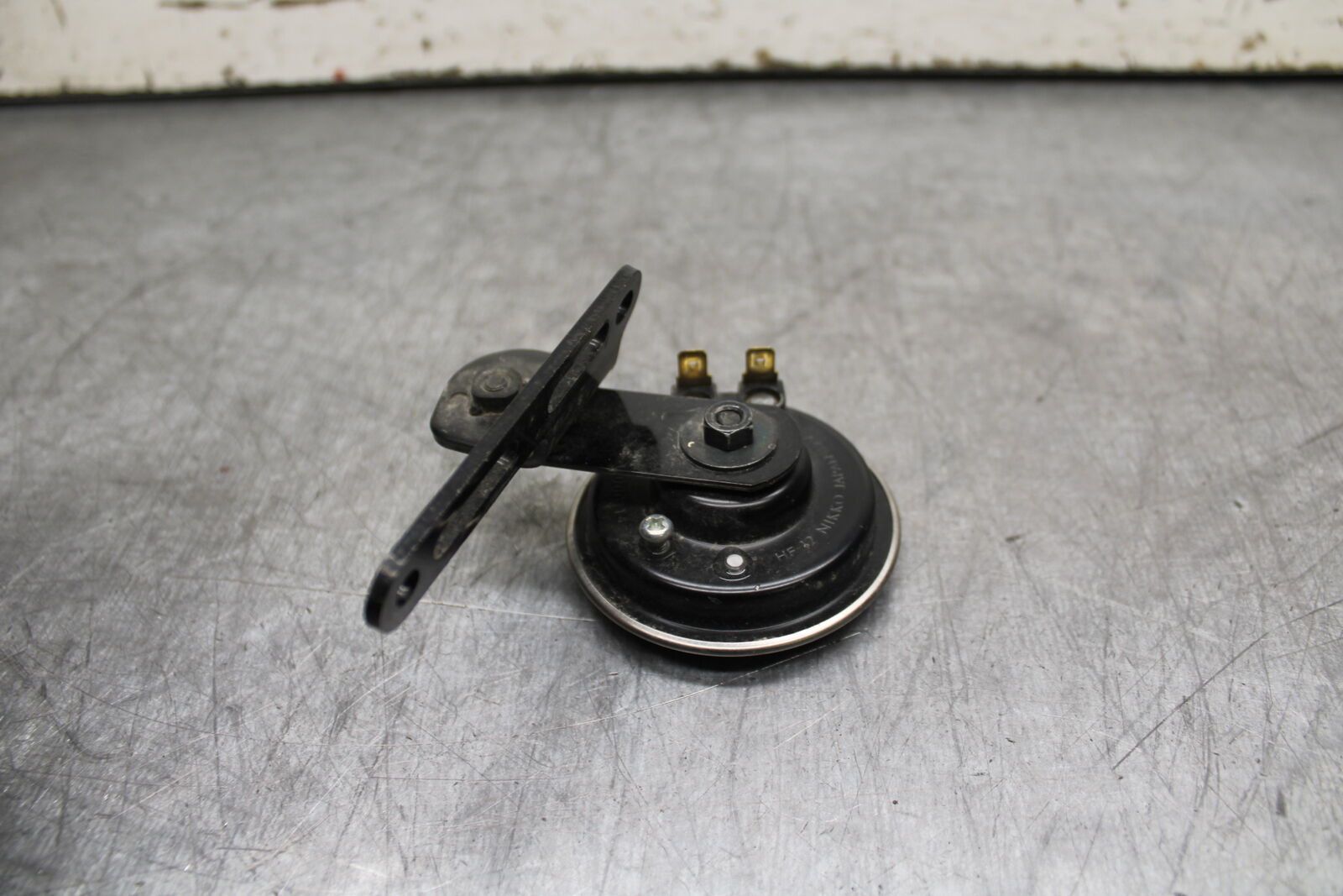 22-24 YAMAHA XSR900 HORN SIGNAL BB710