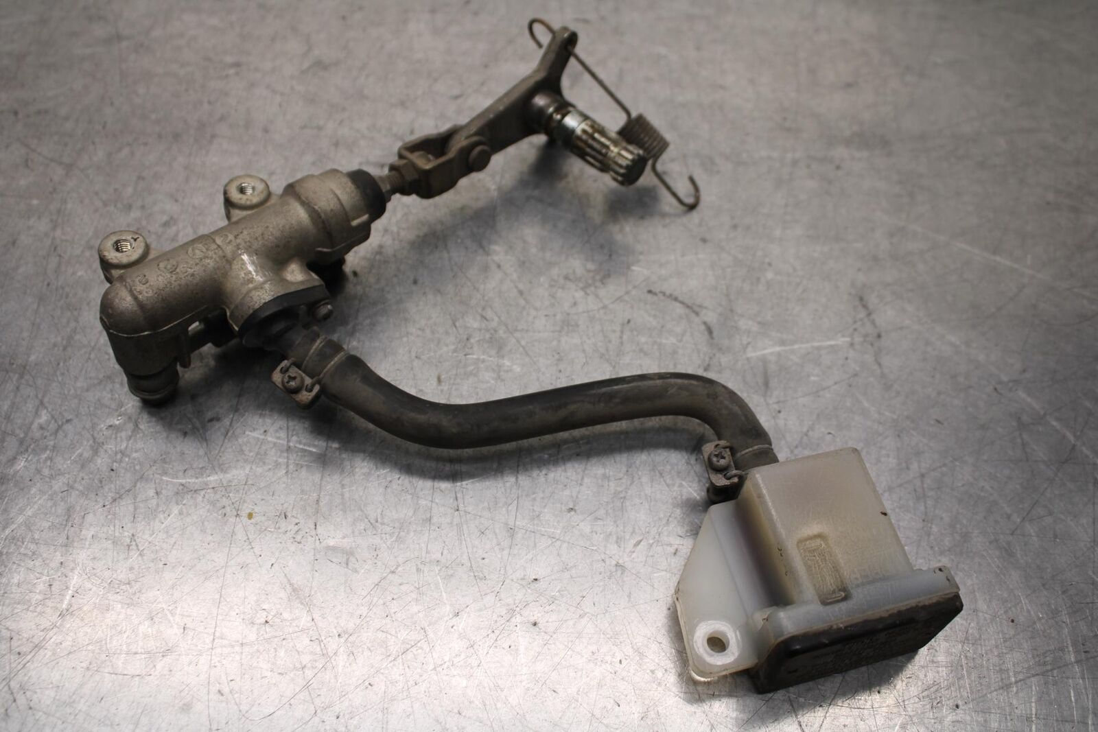 1988 Suzuki Katana 600 GSX600F REAR BACK BRAKE MASTER CYLINDER W RESERVOIR BB94
