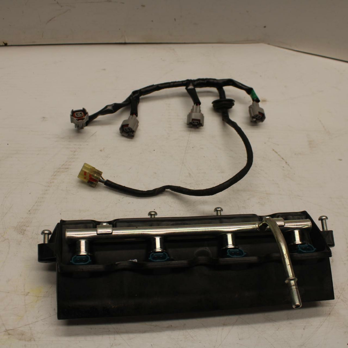 07 YAMAHA YZF R6 2c0 SECONDARY FUEL INJECTORS TOP AIRBOX GAS RAIL BB284