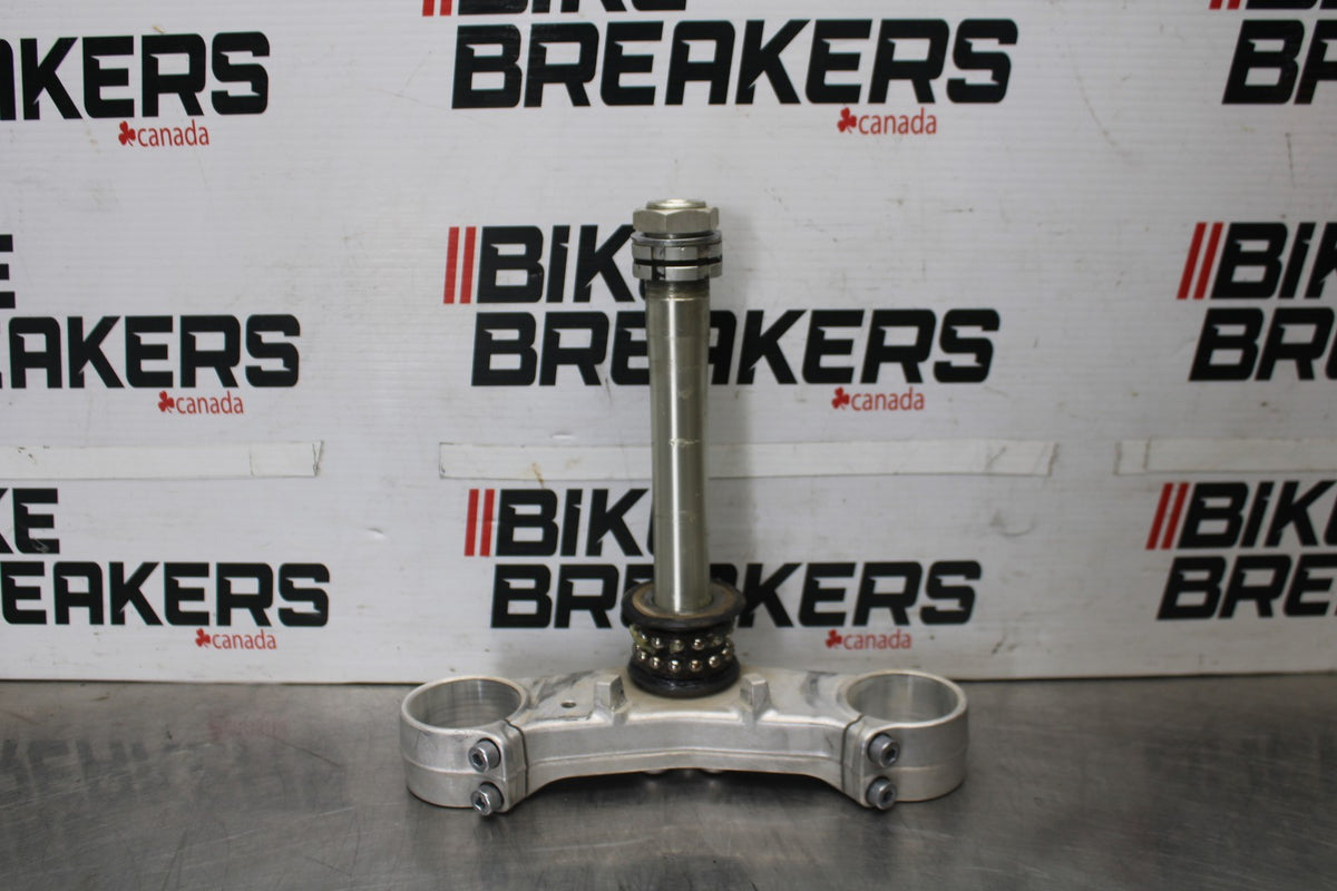 17 YAMAHA YZF R6 FRONT FORKS CLAMP LOWER TRIPLE TREE STEM BB922