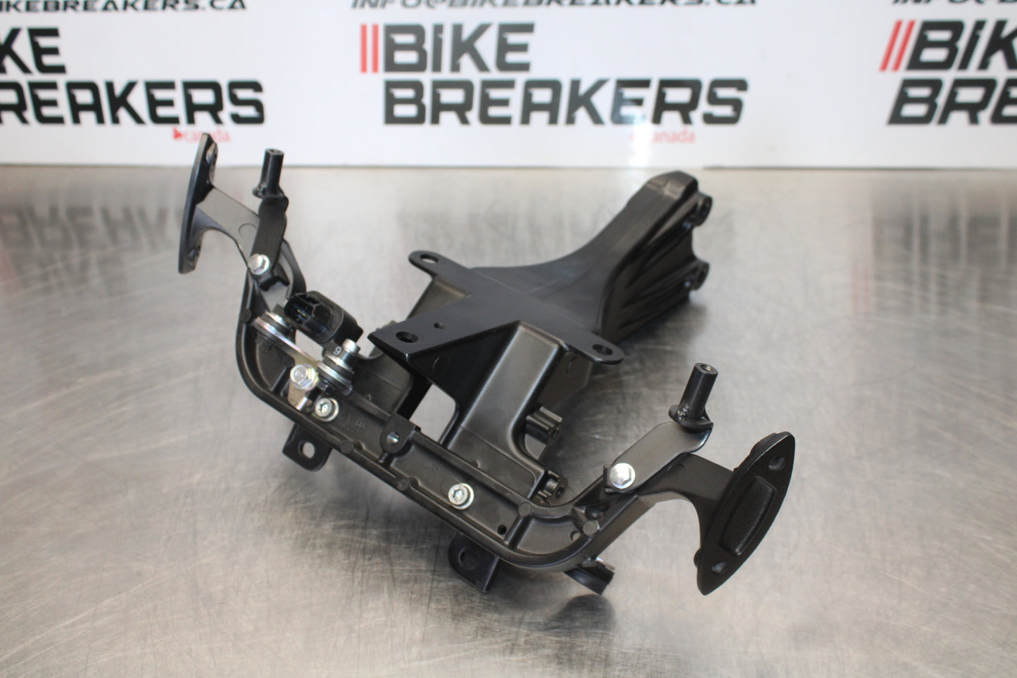 23-24 KAWASAKI NINJA ZX14R NEW!! UPPER FAIRING MIRROR GAUGES STAY BRACKET BB169