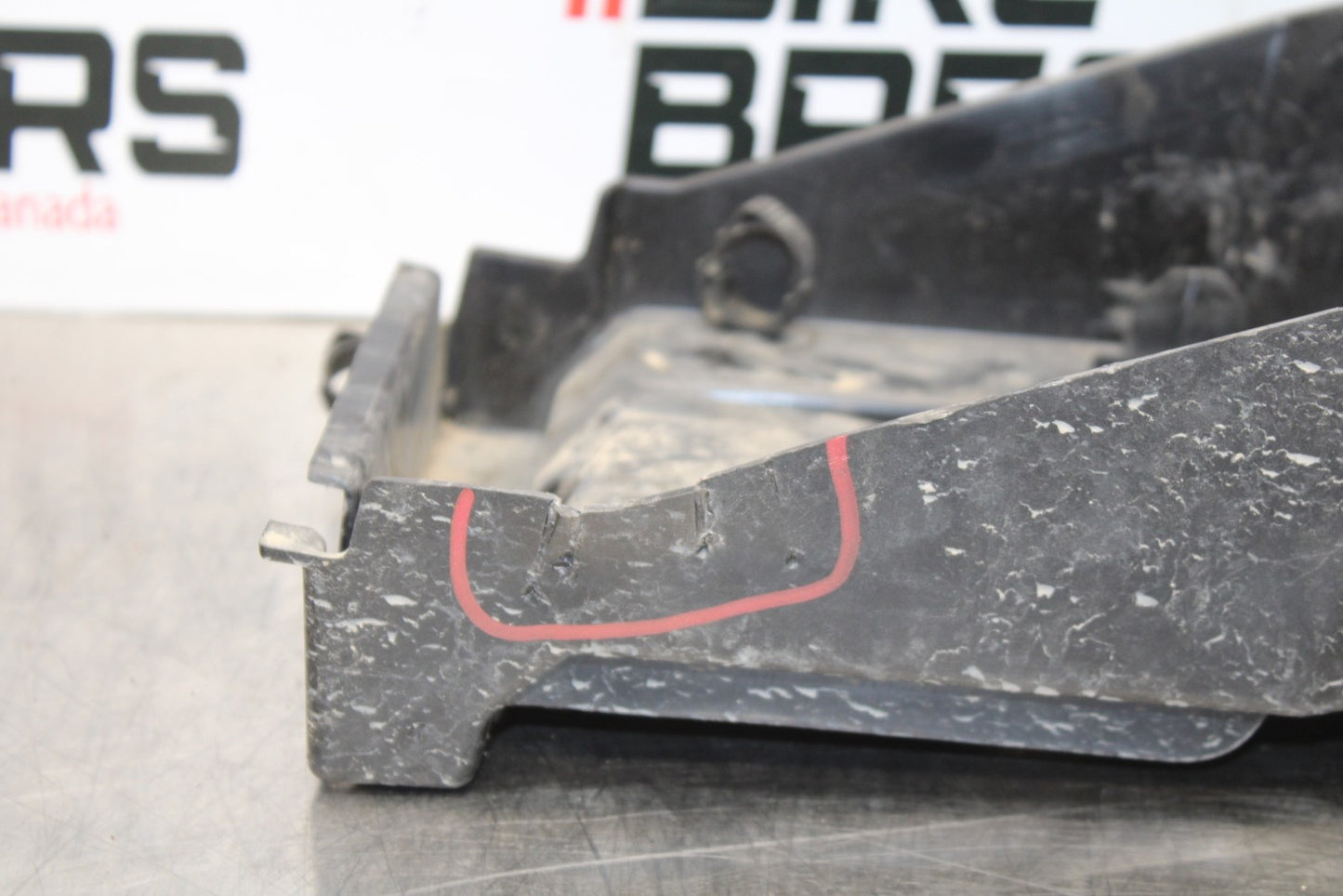 18-23 KAWASAKI NINJA 400 EX400 ABS REAR TAIL BATTERY TRAY PLASTIC BB177