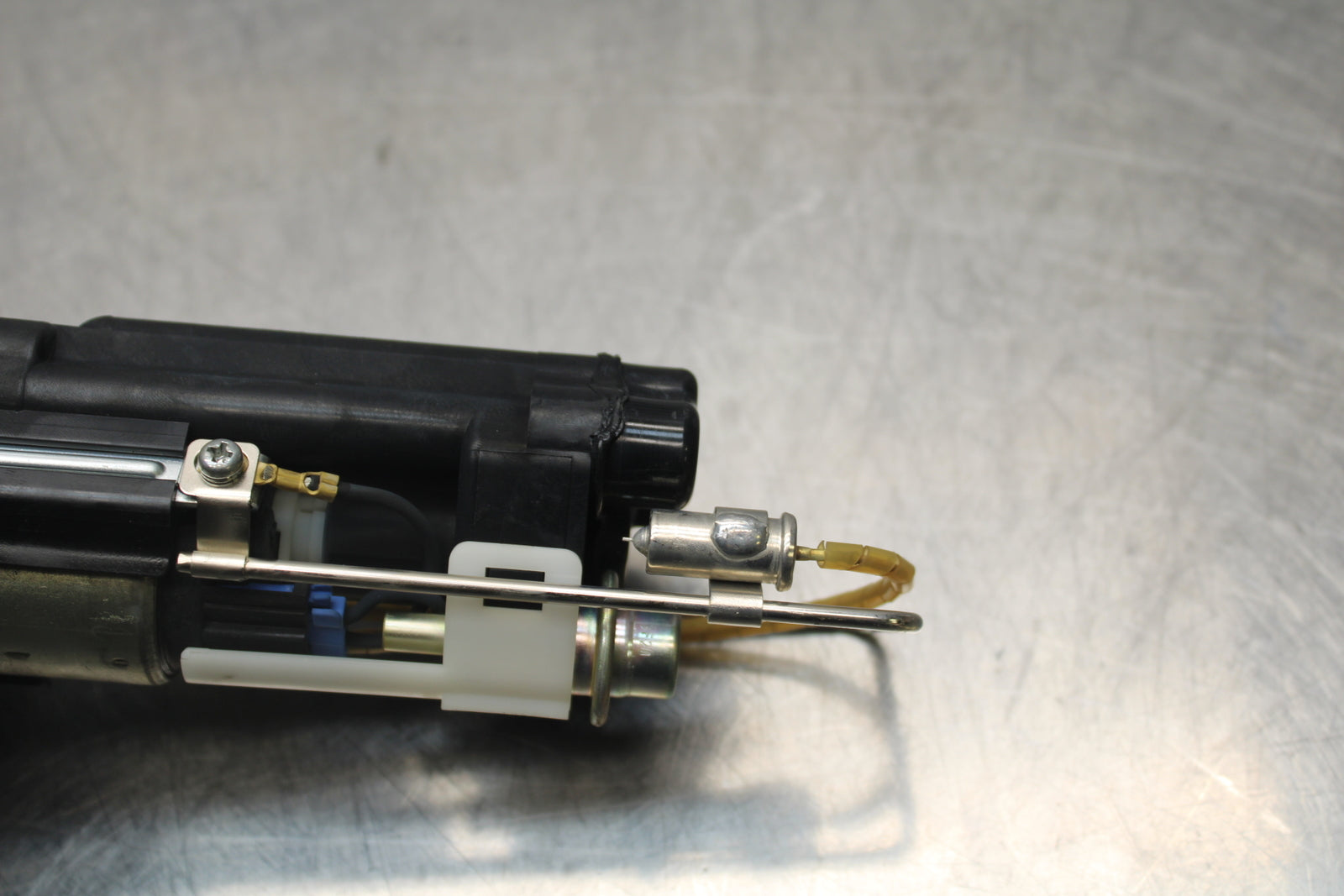 04-05 KAWASAKI NINJA ZX10R FUEL PUMP GAS PETROL SENDER UNIT BB163