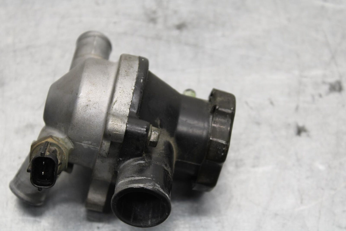 2005 Kawasaki Vulcan 1600 VN1600D COOLANT THERMOSTAT HOUSING BB556