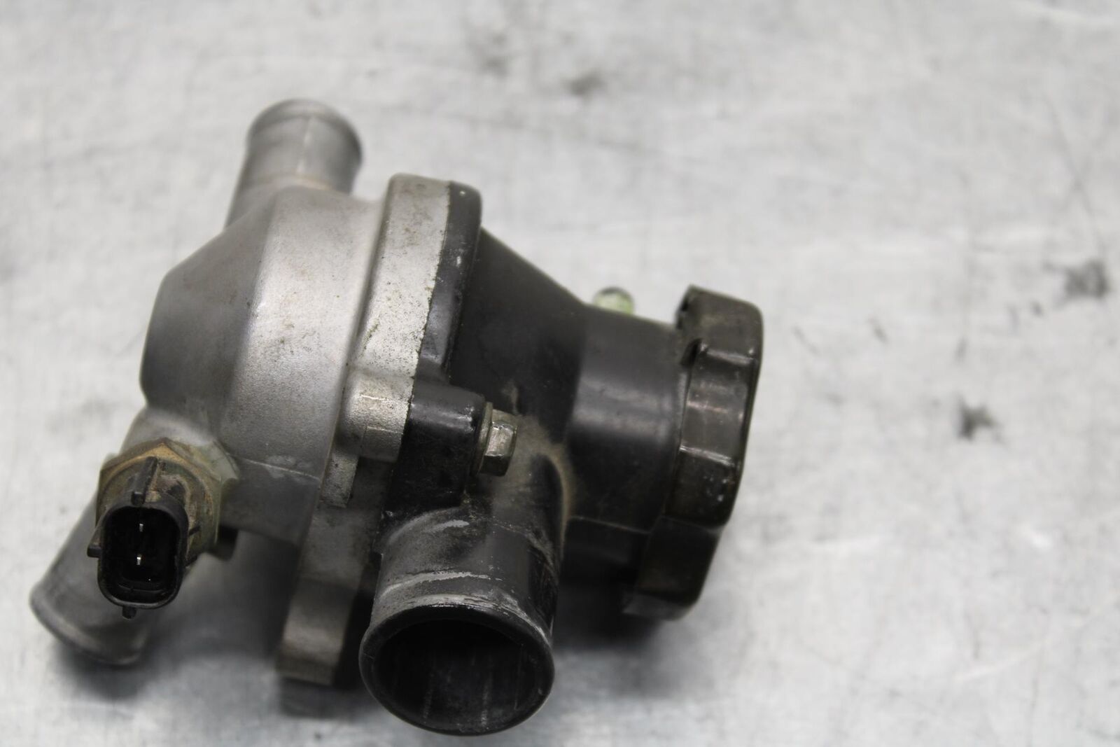 2005 Kawasaki Vulcan 1600 VN1600D COOLANT THERMOSTAT HOUSING BB556