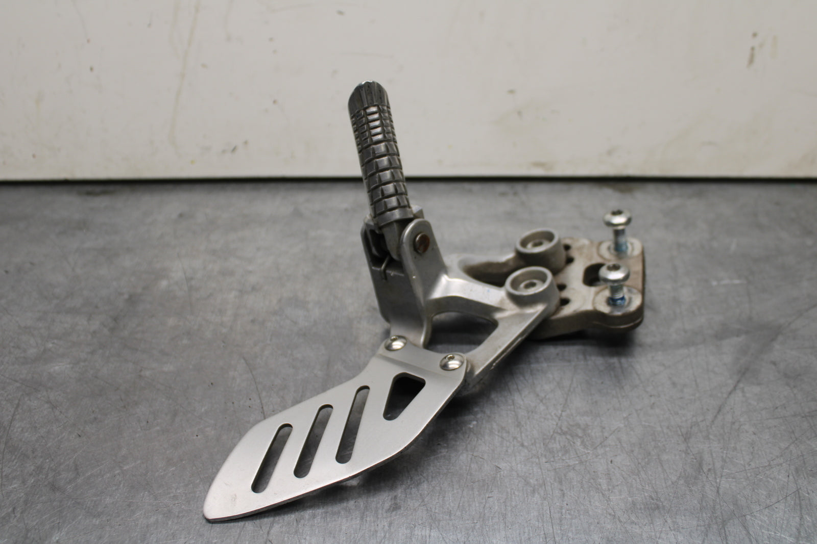 08-10 SUZUKI GSXR 600 LEFT REARSET REAR SET DRIVER FOOT PEG REST STOP BB753