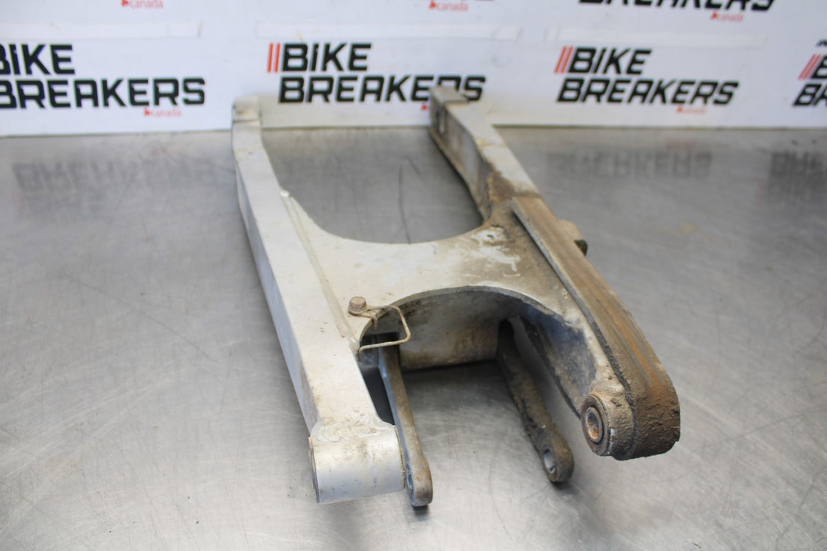 06 KAWASAKI KLR650 REAR SWINGARM BACK SUSPENSION SWING ARM BB919